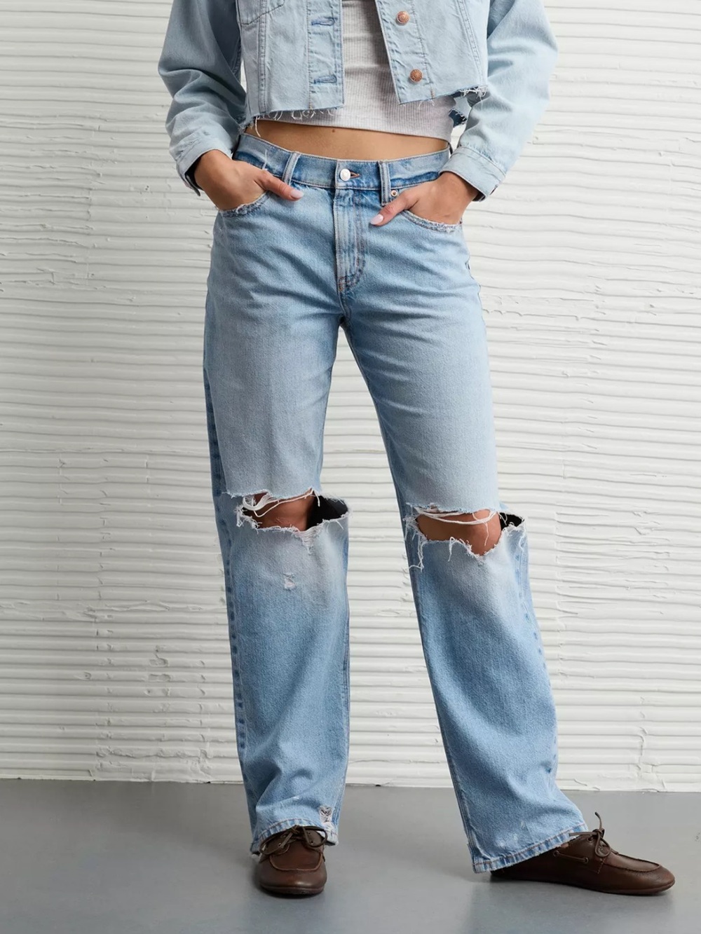 American Eagle Strigid ex-boyfriend stovepipe distressed baggy low rise Jean.